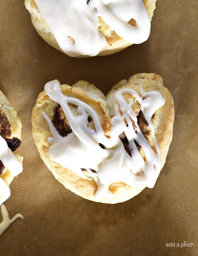 Whip Up Heart-Shaped Cinnamon Roll Biscuits: Quick & Easy Recipe